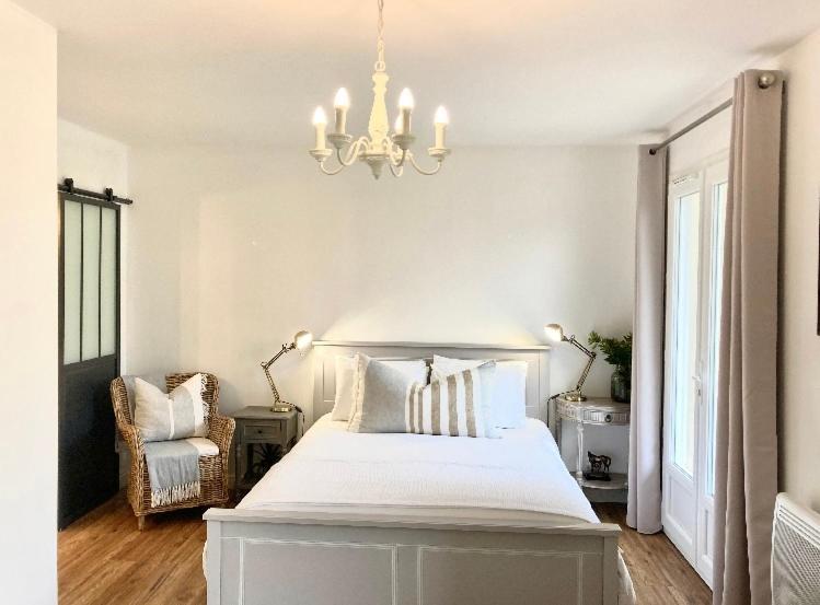 Stunning Bedroom Overlooking The Charente Bourg-Charente Екстер'єр фото